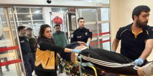 İki otomobil çarpıştı: 1’i ağır 3 yaralı