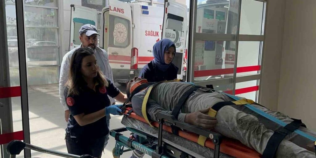 İnşaat iskelesi çöktü: 2 yaralı