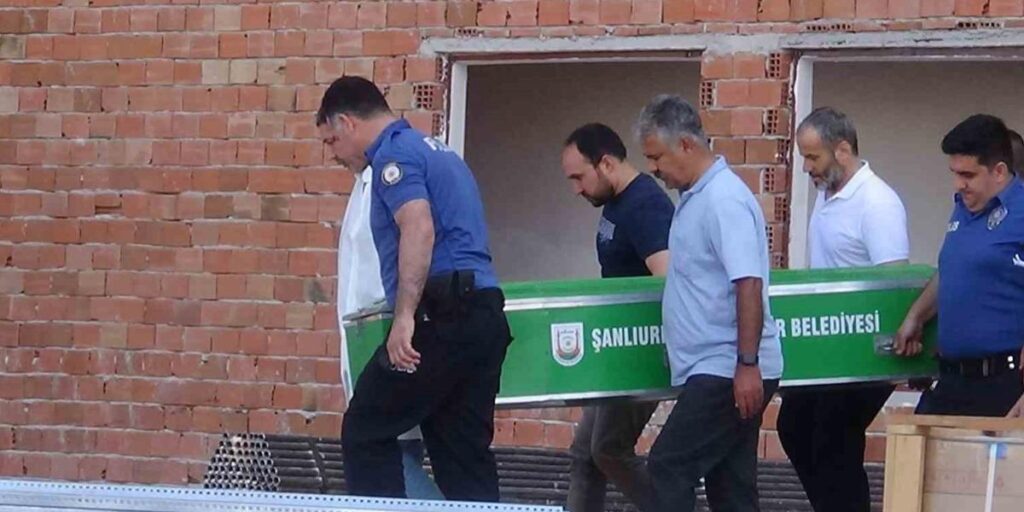 İnşaattan düşen demirci ustası hayatını kaybetti