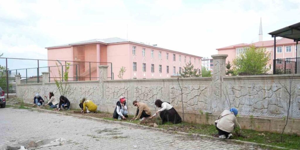 Kadın öğretmenler doğaya nefes oldu