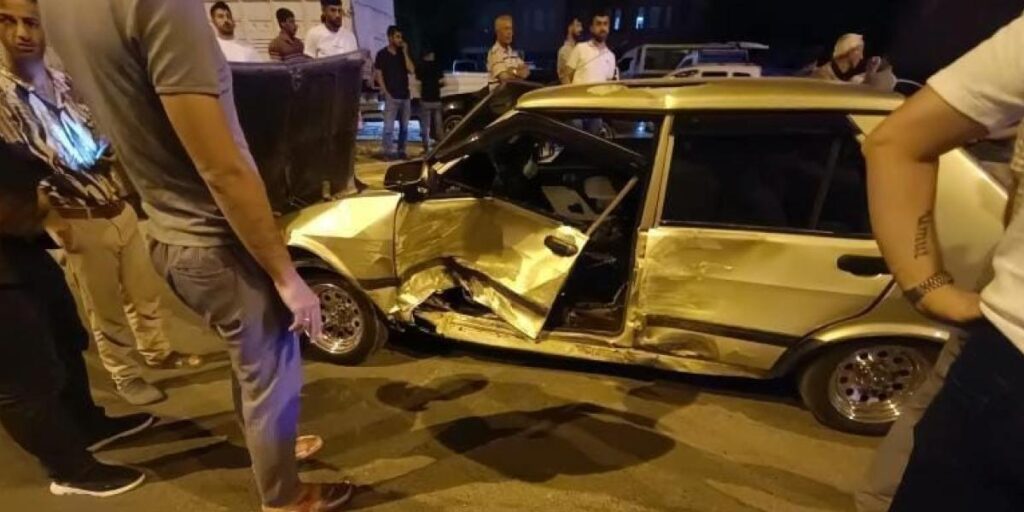 Kamyonet ile otomobil çarpıştı: 4 yaralı