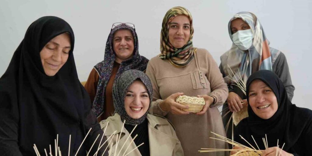 Kanser hastası kadınlar, umutlarını rattan objelere taşıdı