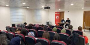 “Kariyer Günleri Projesi” kapsamında üniversite öğrencilerine seminer düzenlendi