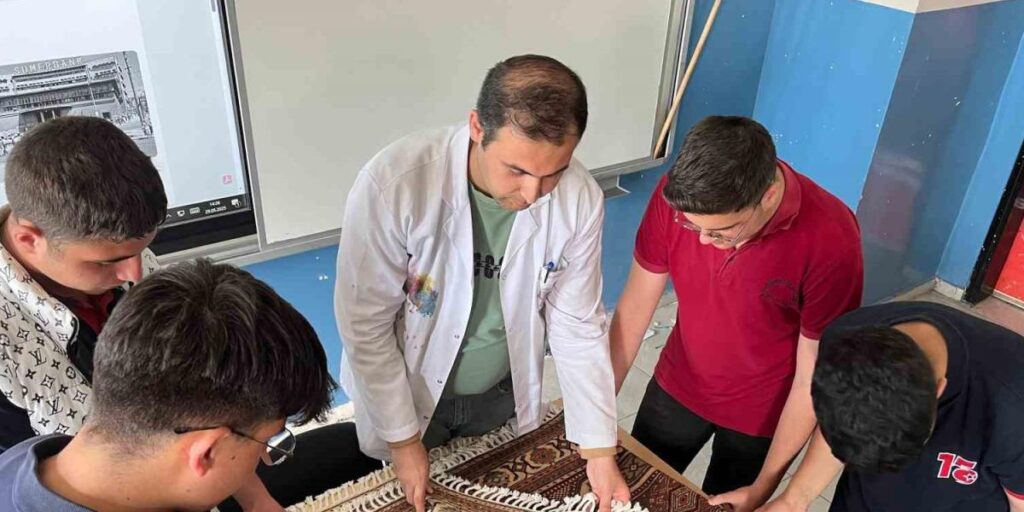 Kars’ta gençlerden kültürel hazineye can: Sümerbank halılarına genç dokunuş