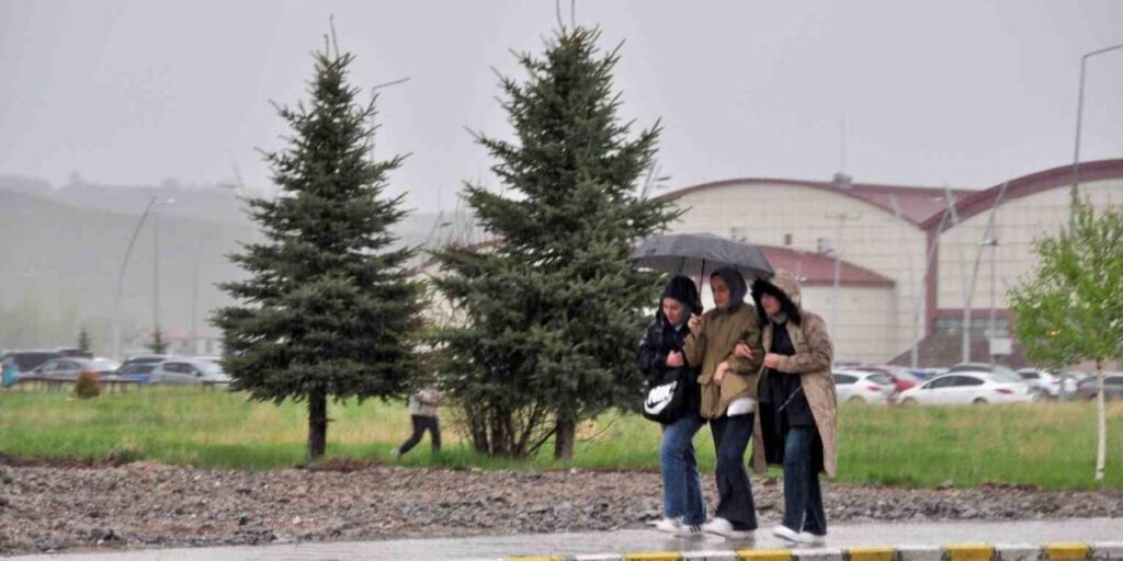 Kars’ta sağanak yağmur hayatı olumsuz etkiliyor