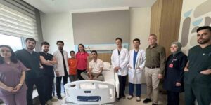 Kopan kulak memesi süpermikrocerrahi ile yerine dikildi