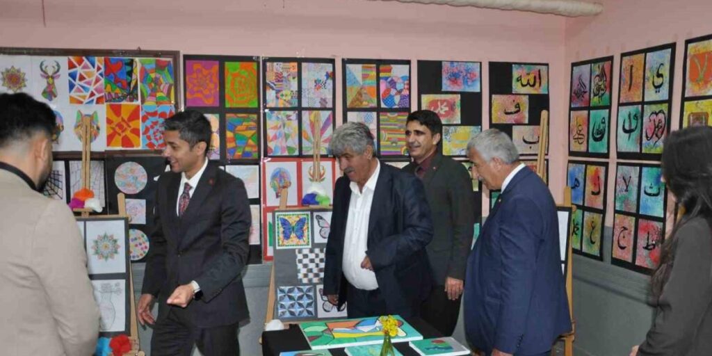 Köy okulunun duvarlarında sanat rüzgarı esti
