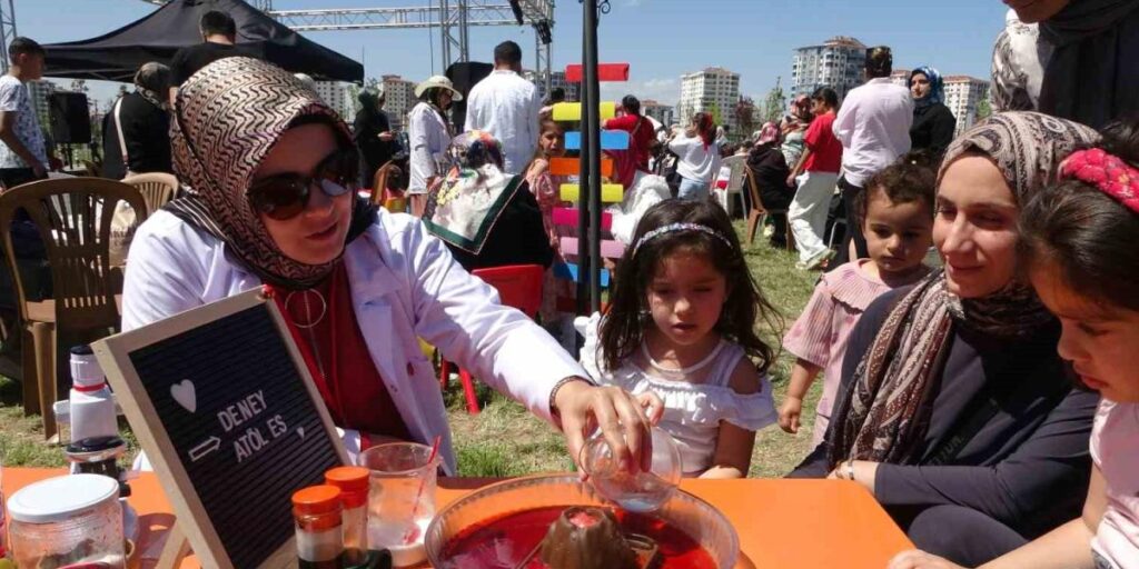 Kur’an Kursları Tanıtım Günleri’ne yoğun ilgi