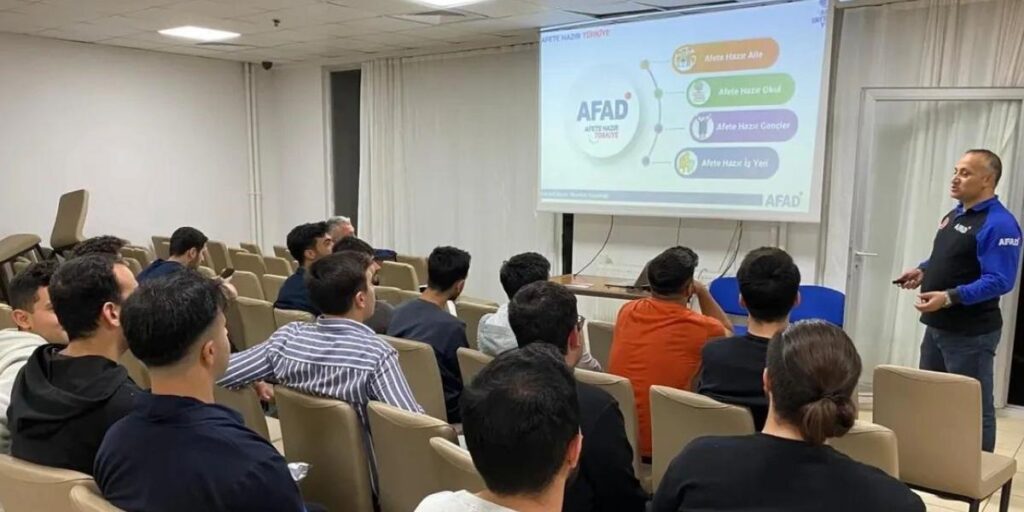 KYK’da kalan öğrenciler AFAD konusunda bilgilendirildi
