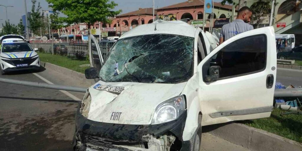 Malatya’da 5 araçlı zincirleme kaza: 3 kilometrelik kuyruk oluştu