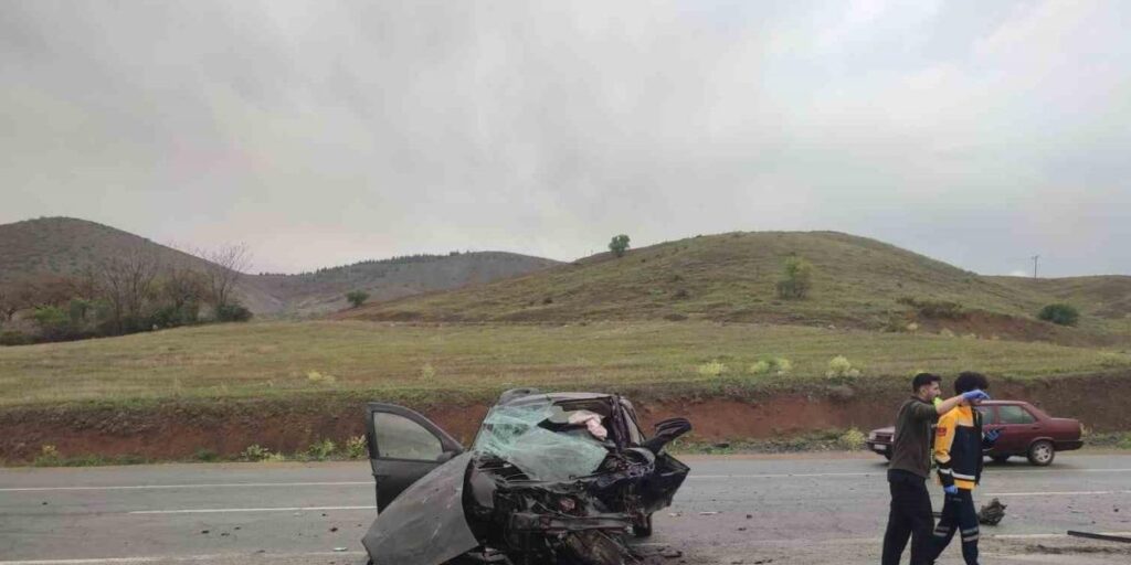 Malatya’da hafif ticari araç ile otomobil çarpıştı: 2 ölü, 2 yaralı