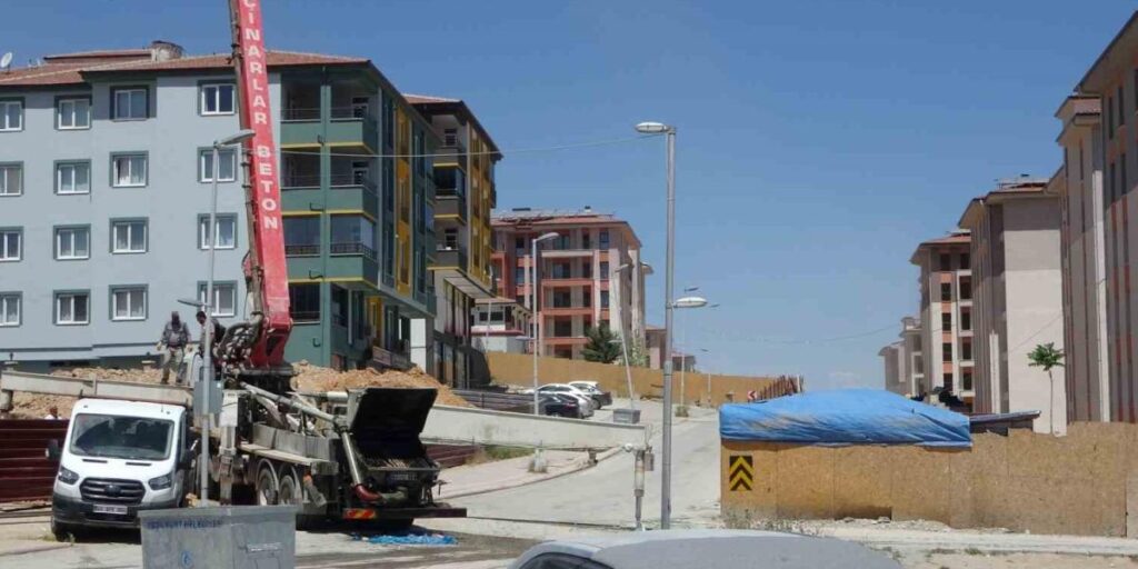 Malatya’da inşaat alanındaki çukura düşen işçi yaralandı