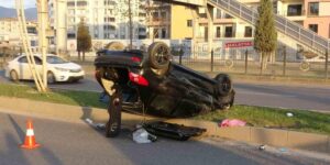 Malatya’da kontrolden çıkan otomobil refüje çarptı: 1 yaralı