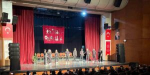 Malatya’da öğrencilerden Turgut Özakman oyunu
