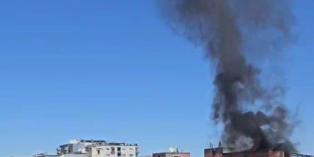 Mardin’de bir binanın çatısında çıkan yangın söndürüldü