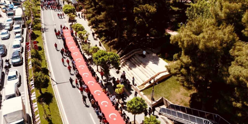 Mardin’de Gençlik Yürüyüşü coşkusu