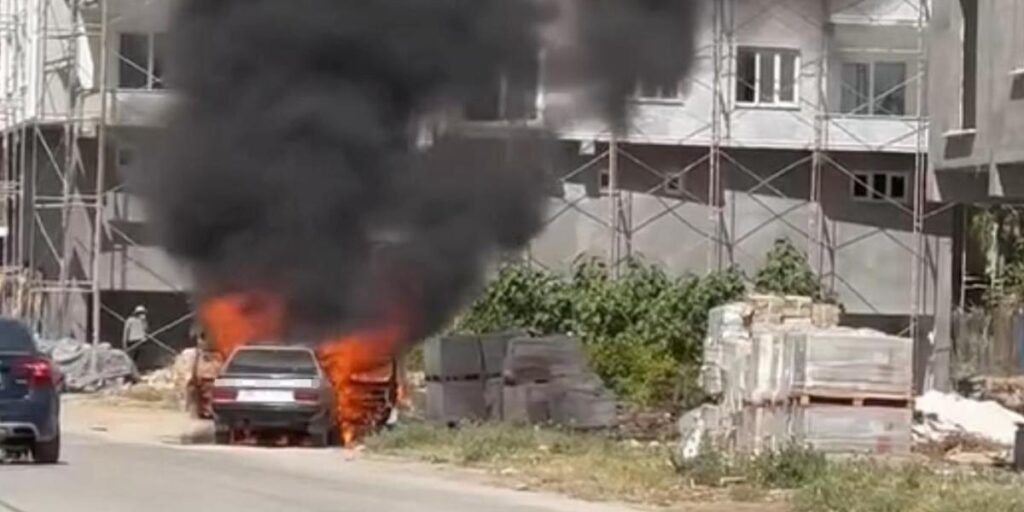 Mardin’de park halindeki otomobil alev topuna döndü