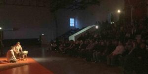 ’Misafir’ oyunu raylar yerine salonda Karslılarla buluştu