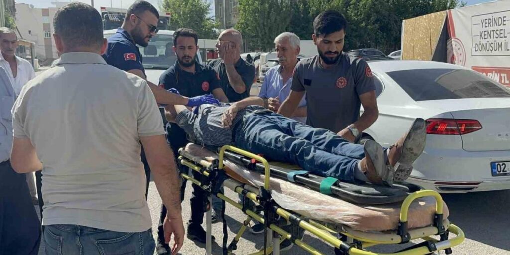 Motosikletin çarptığı yaya yaralandı