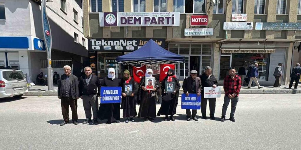 Muşlu anneler evlat nöbetine devam ediyor