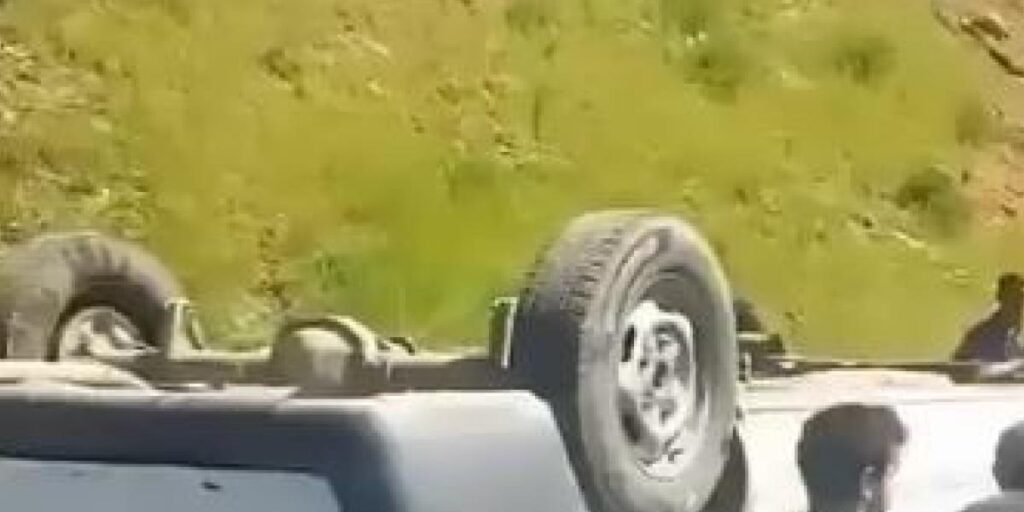 Öğrenci servisi takla attı: 13 yaralı
