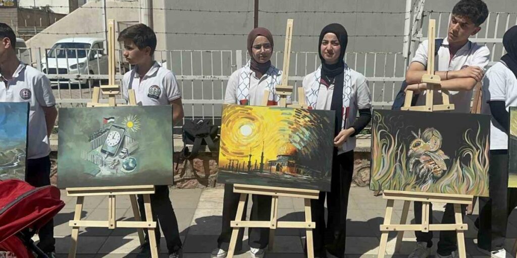 Öğrenciler Gazze’deki acıyı ve direnişi tuvale yansıttı