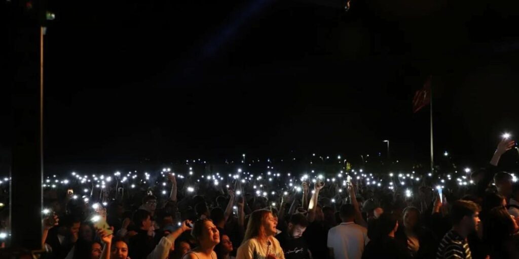 Öğrenciler konserle stres attı