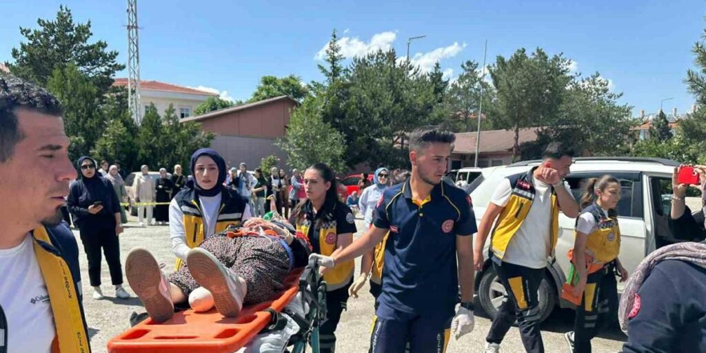 Öğrencilerden gerçeğini aratmayan tatbikat