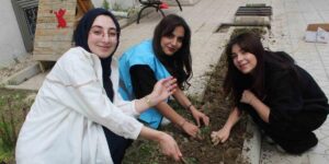 Öğrencilere hobi bahçesi kuruldu