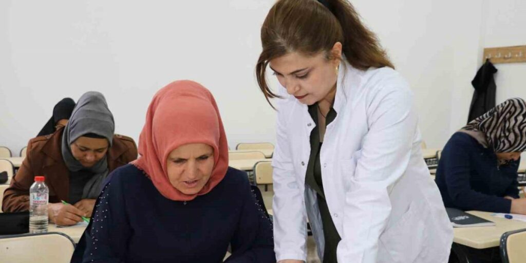 Okuma yazma kursları ile geleceğe güvenle bakıyorlar