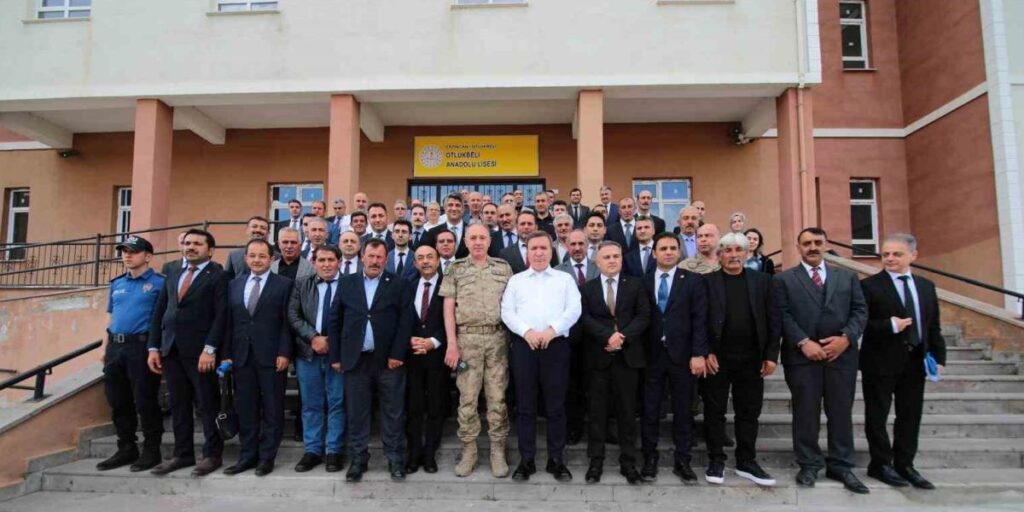 Otlukbeli’de muhtarlar toplantısı düzenlendi