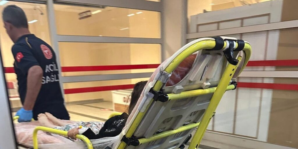Otomobilden düşen çocuk yaralandı