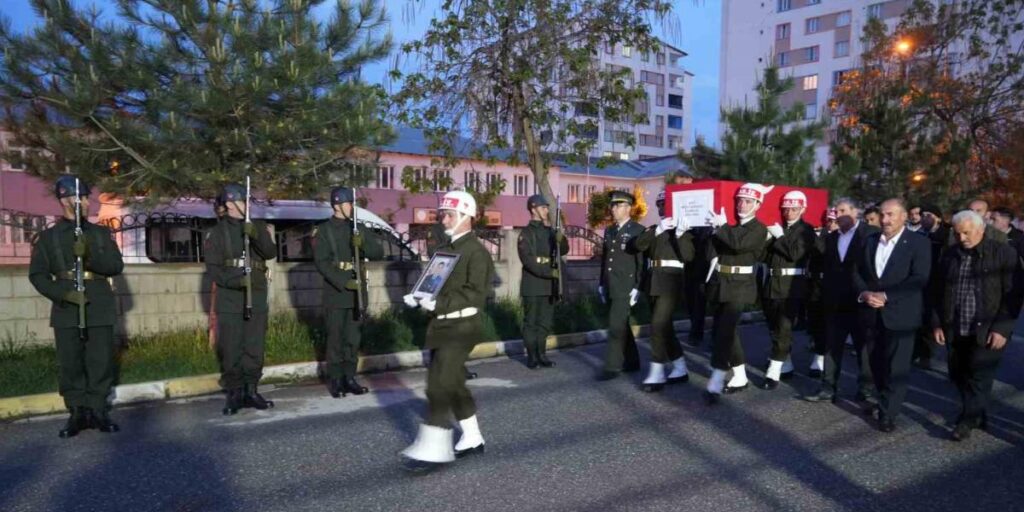 Pençe-Kilit Harekatı bölgesinde şehit olan Uzman Çavuş Mesut Karadağ’ın naaşı Muş’a getirildi