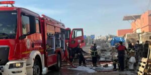 Plastik su tesisatı deposunda yangın