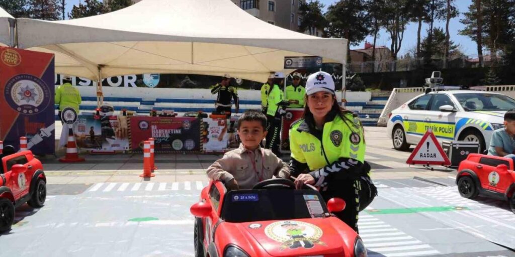 Polisten vatandaşa uygulamalı bilgilendirme