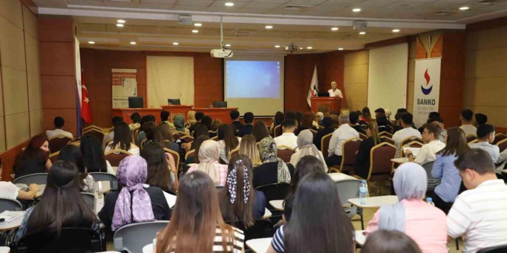 SANKO Üniversitesi’nde “Geçmişten günümüze hemşirelikte değerler sempozyumu” düzenlendi