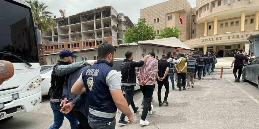Şanlıurfa merkezli 6 ilde ’change’ araç operasyonu: 15 gözaltı
