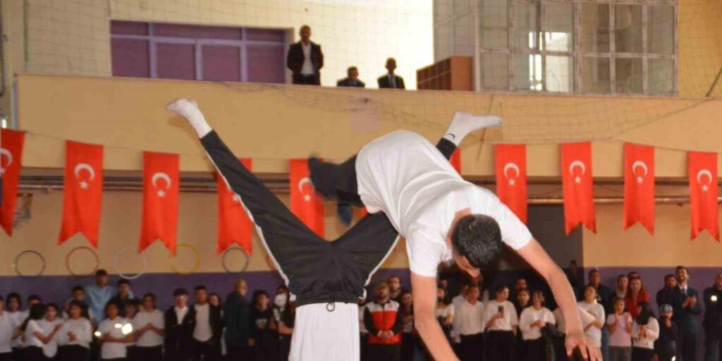 Sarıkamış’ta 19 Mayıs coşkuyla kutlandı