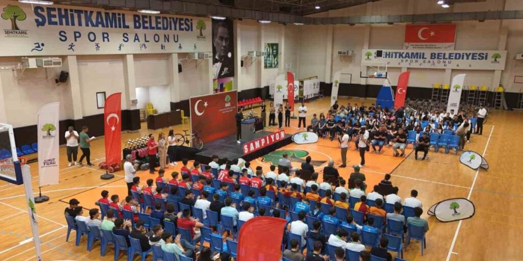 Şehitkamil’de başarılı sporcular ödüllendirildi