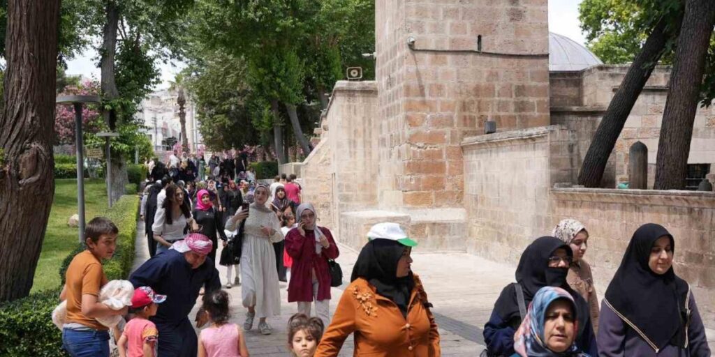 Şehitkamilli kadınlardan Şanlıurfa’ya tarihi gezi