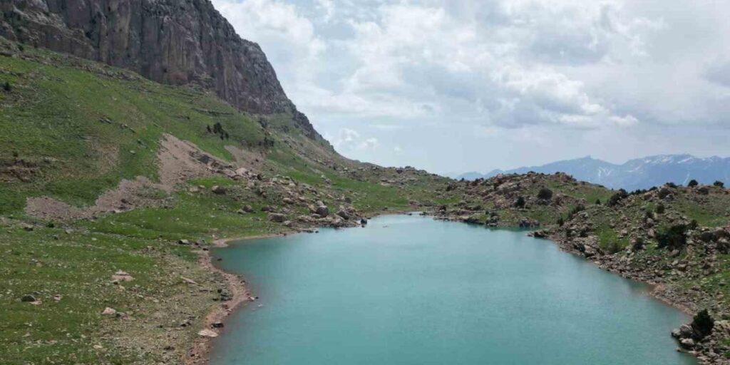 Şırnak’ta 3 bin rakımda bulunan göl havadan görüntülendi
