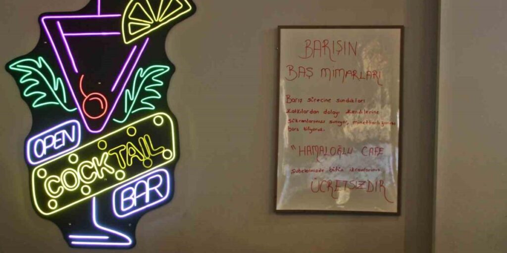 Şırnak’ta bir işletme PKK’nın fesih kararını yaptığı ikramlarla kutladı