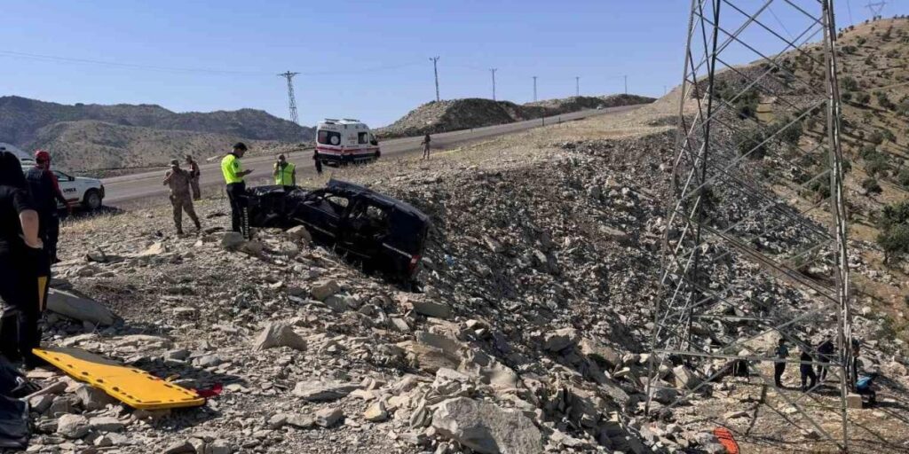 Şırnak’ta kamyonet şarampole devrildi: Aynı aileden 3 kişi öldü, 3 yaralı