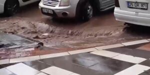 Siverek’te aniden bastıran yağış sele neden oldu