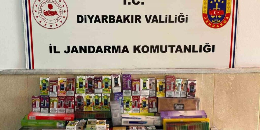 Sosyal medyada boş elektronik sigara kutularını dolu gibi gösterip dolandırıcılık yapan 2 kişi tutuklandı