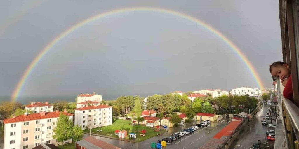 Tatvan semalarında gökkuşağı manzarası mest etti