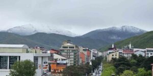 Tatvan’da mayıs ayında kar sürprizi: Nemrut ve yüksek kesimler beyaza büründü