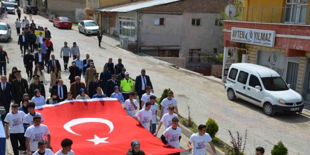 Tercan’da Gençlik Yürüyüşü düzenlendi