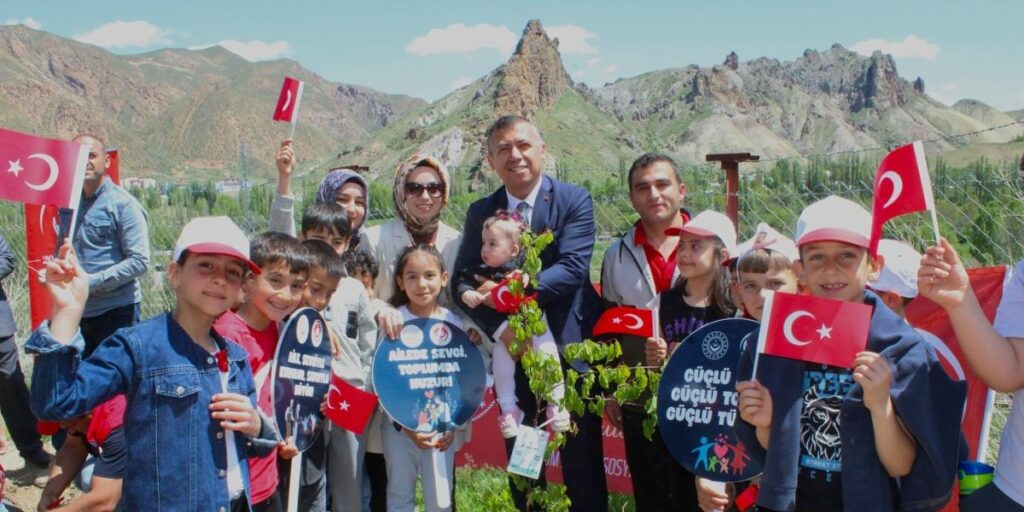 Tortum’da doğan her bebek için bir fidan