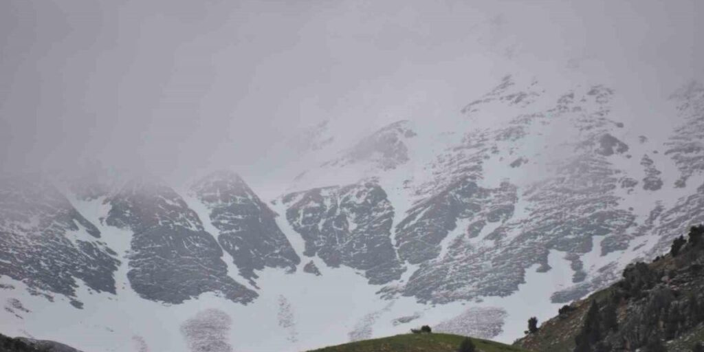 Tunceli’de yüksek kesimlere kar yağdı